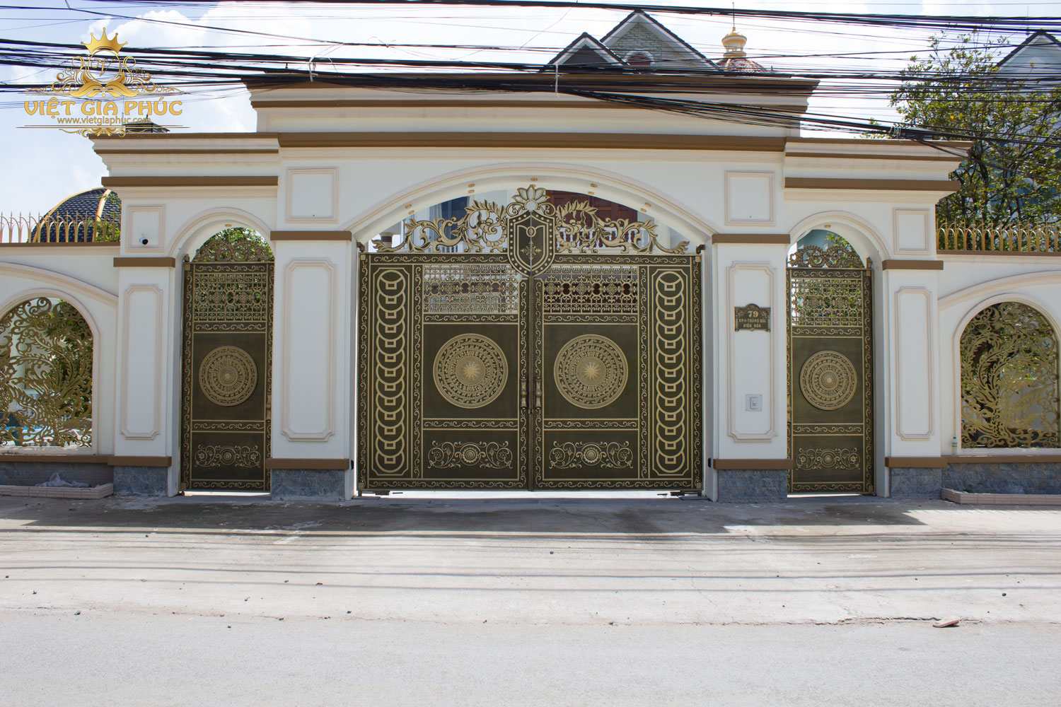 cổng nh&ocirc;m đ&uacute;c Bi&ecirc;n H&ograve;a