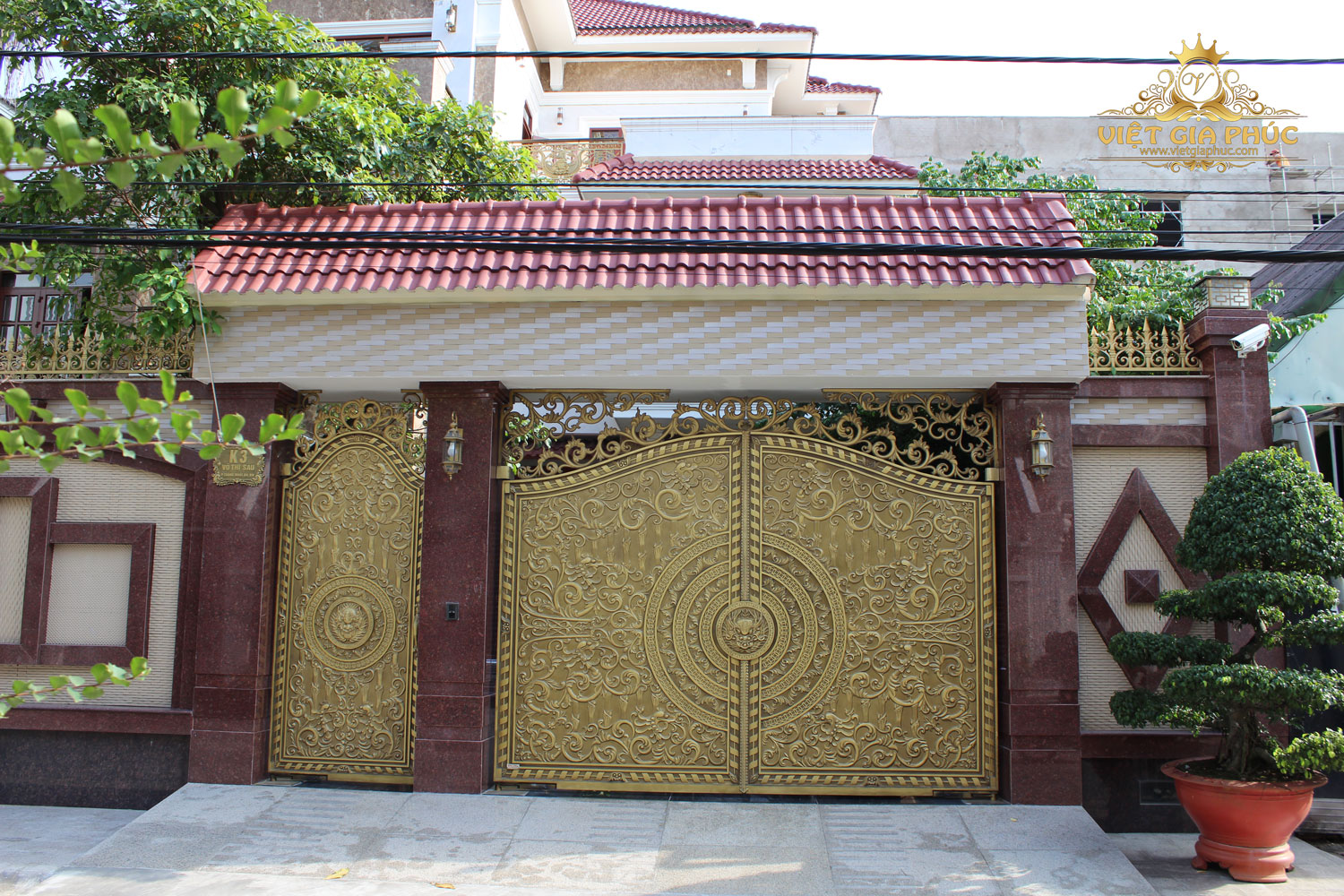 cổng nh&ocirc;m đ&uacute;c Bi&ecirc;n H&ograve;a