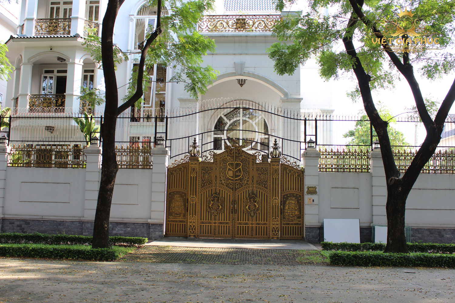 cổng nh&ocirc;m đ&uacute;c Bi&ecirc;n H&ograve;a