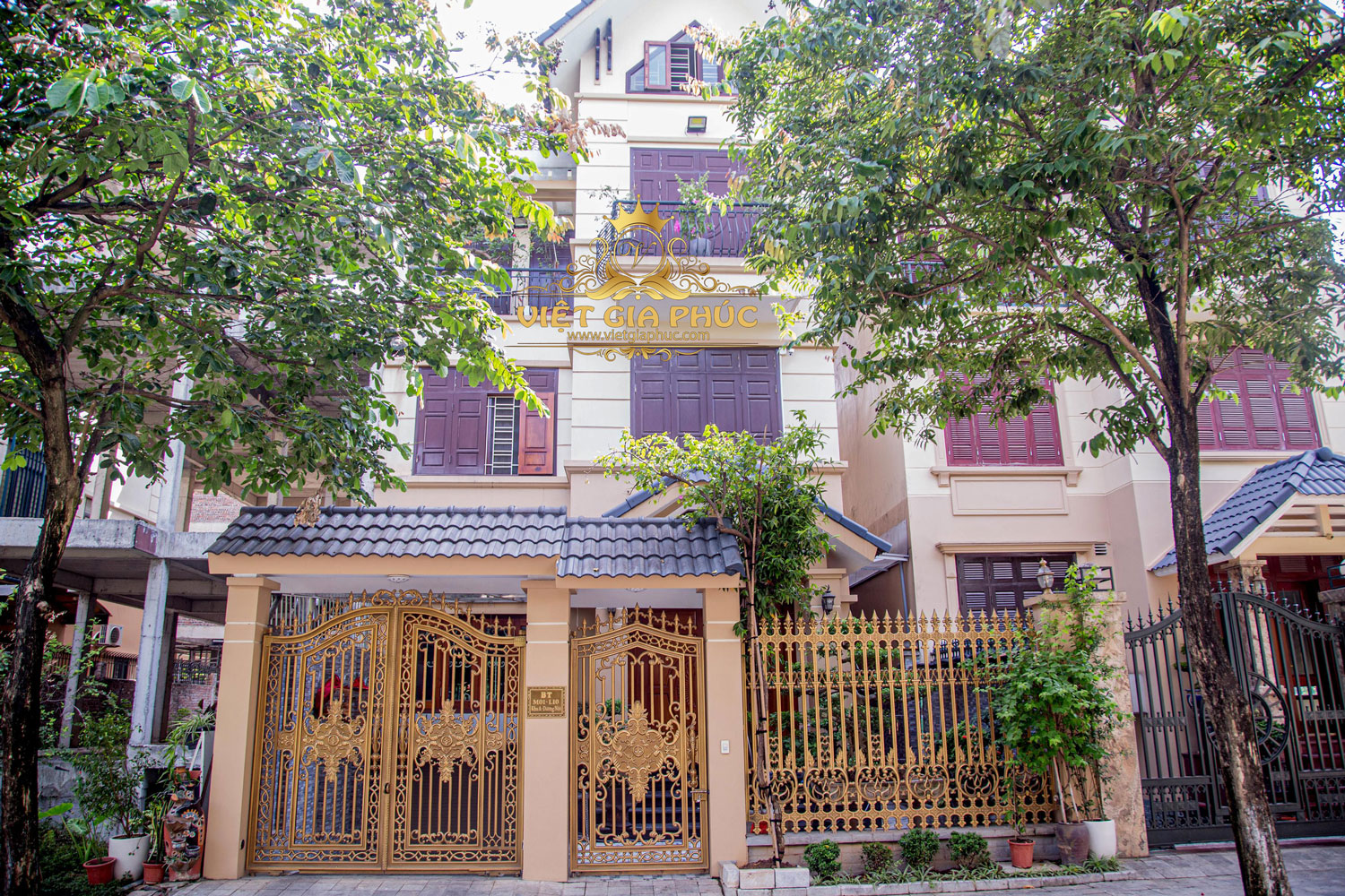 cổng nh&ocirc;m đ&uacute;c