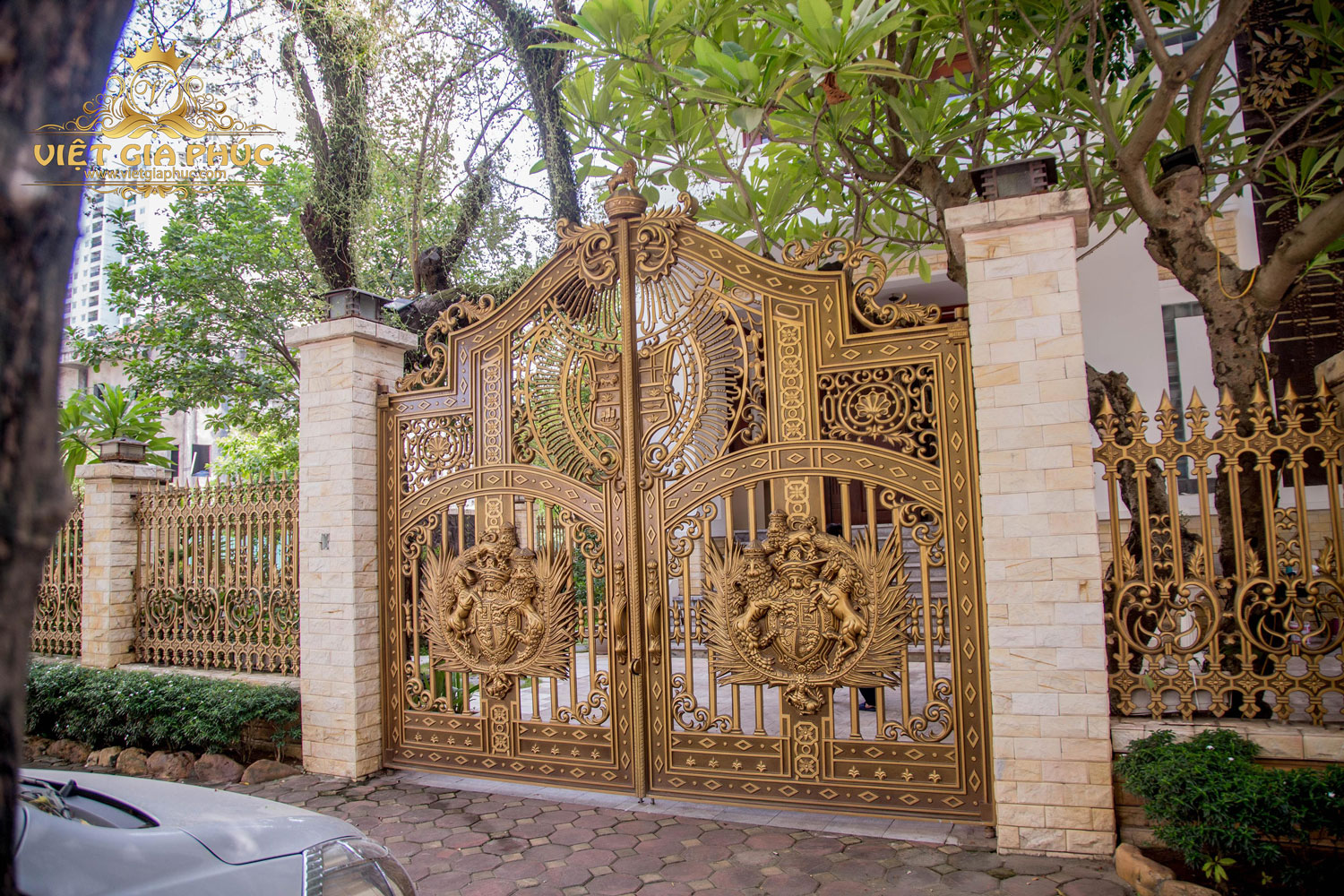 cổng nh&ocirc;m đ&uacute;c