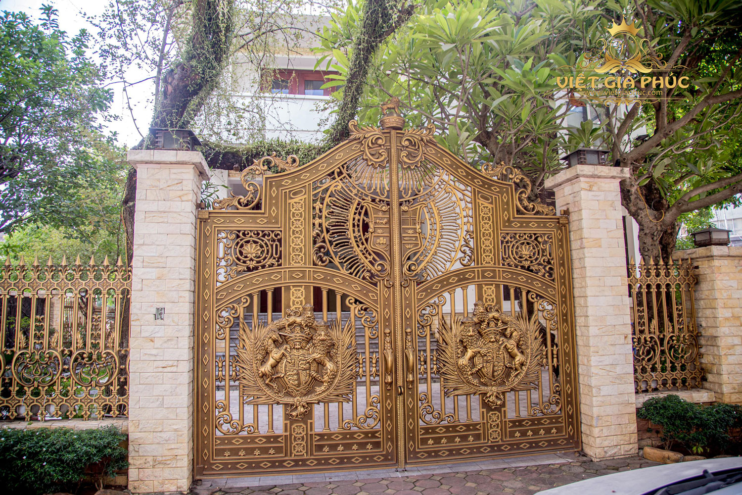 cổng nh&ocirc;m đ&uacute;c