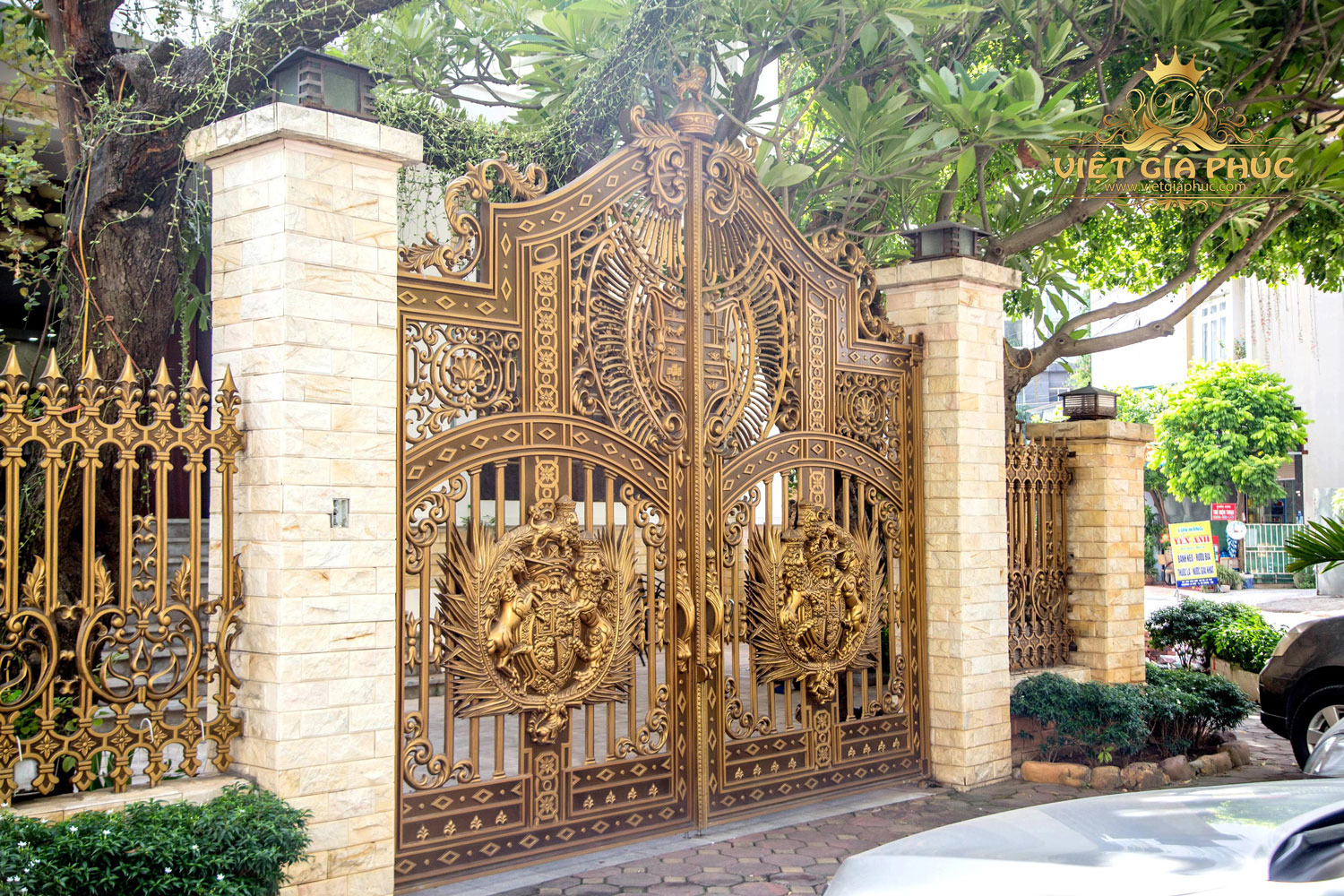 cổng nh&ocirc;m đ&uacute;c