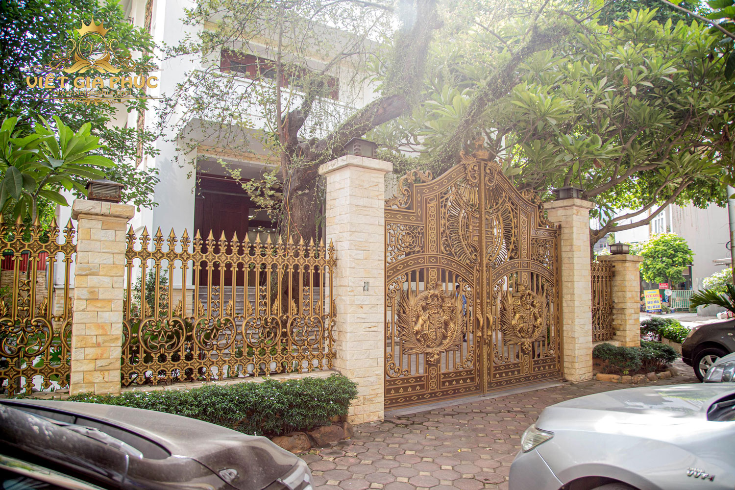 cổng nh&ocirc;m đ&uacute;c