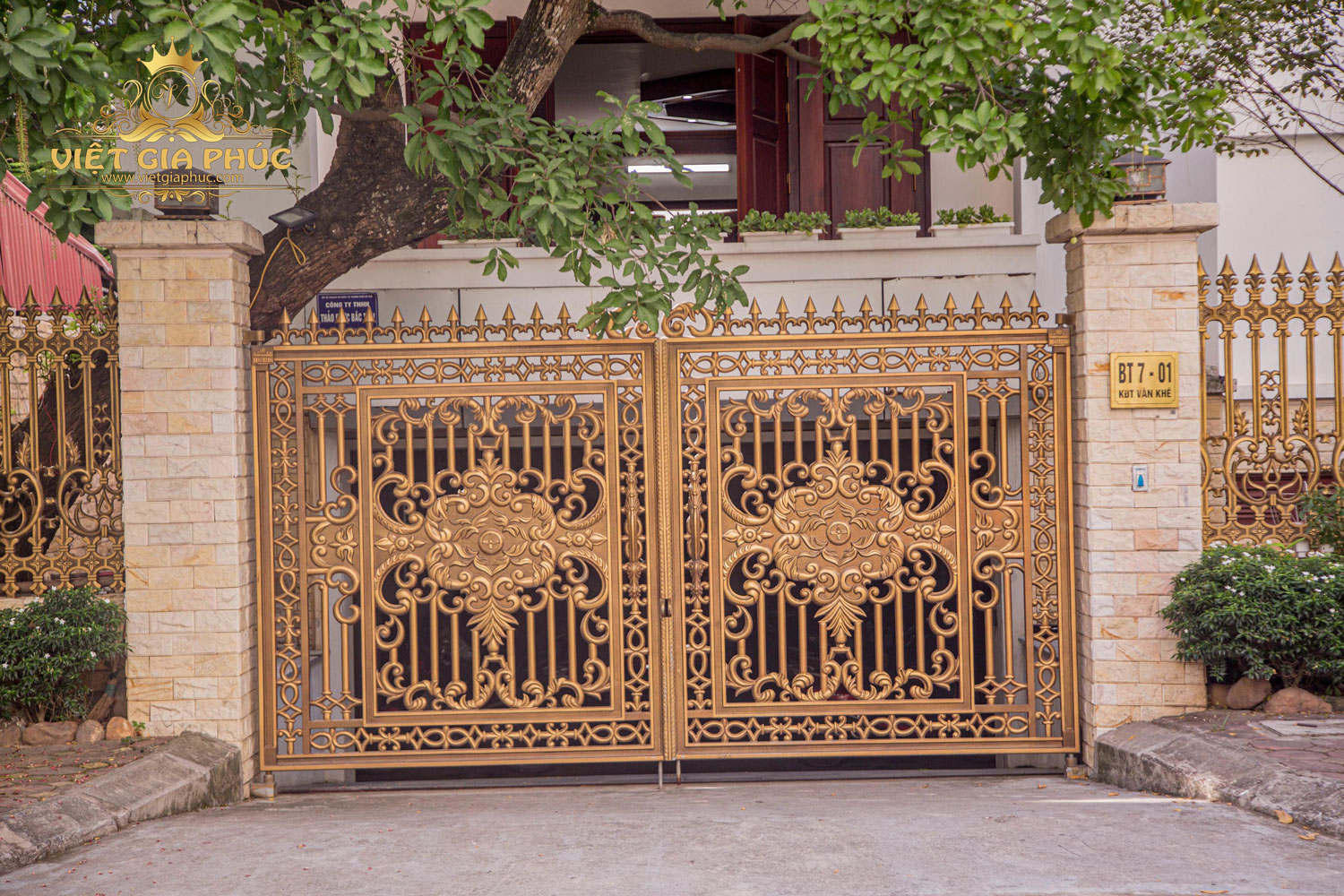 cổng nh&ocirc;m đ&uacute;c