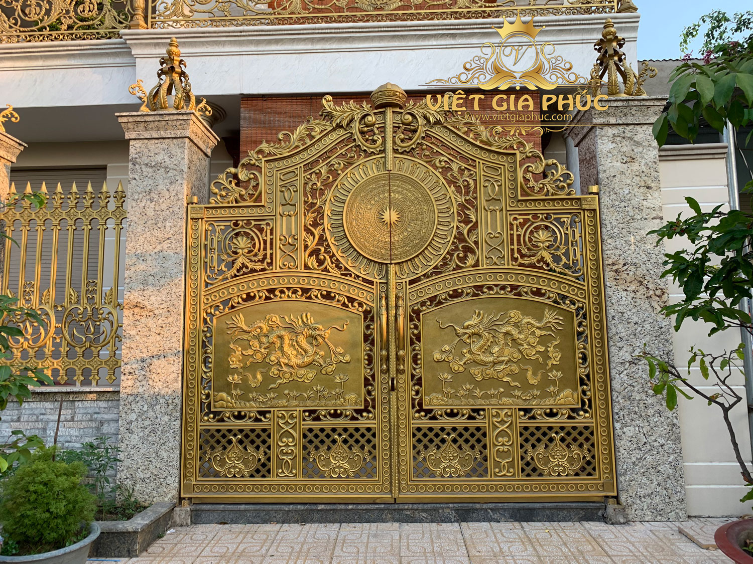 cổng nh&ocirc;m đ&uacute;c