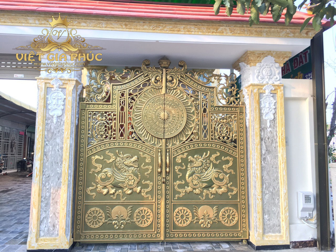 cổng nh&ocirc;m đ&uacute;c