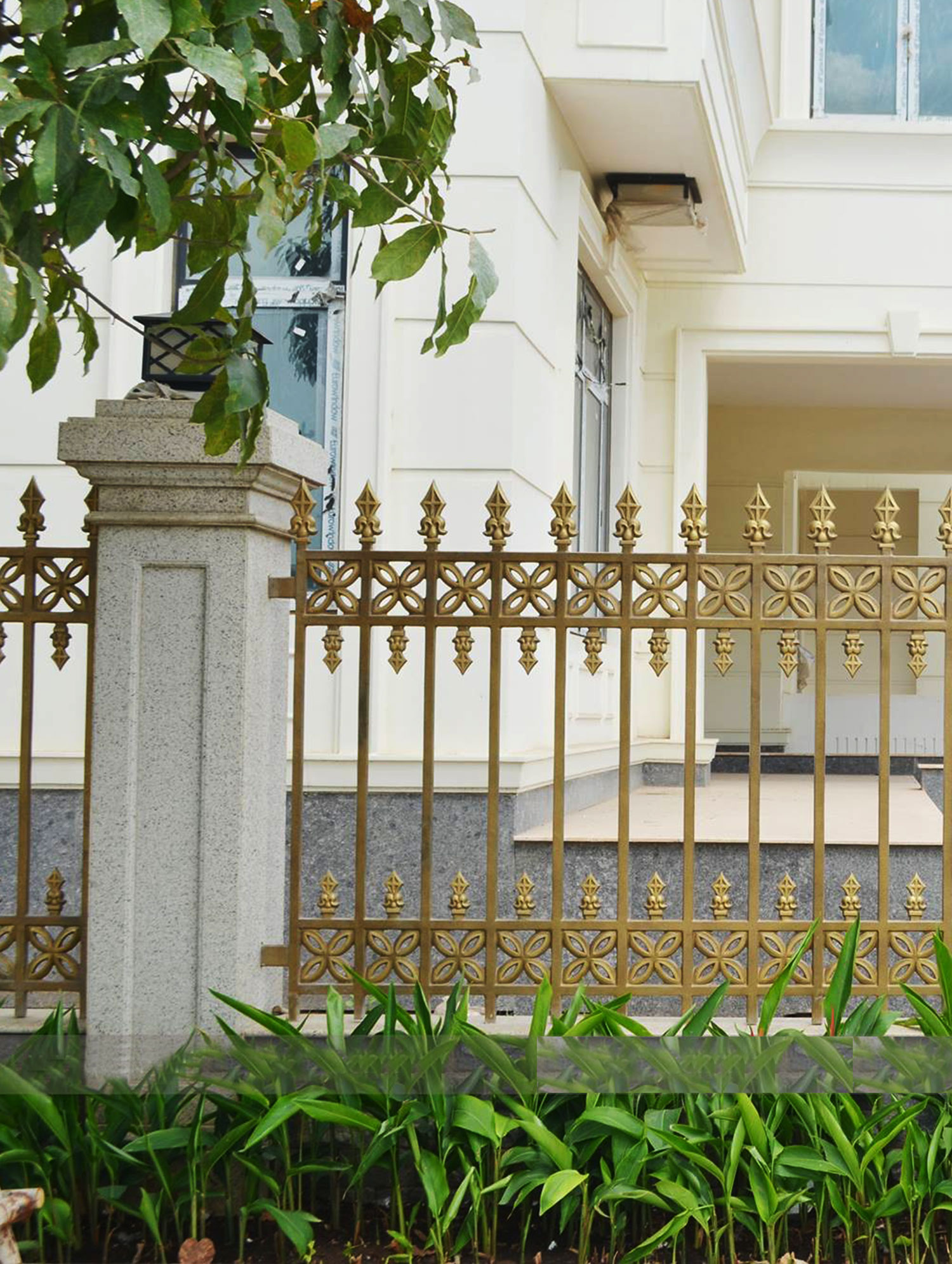 Hàng rào nhôm đúc hoa 4 cánh