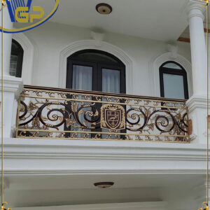 Lan can ban công nhôm đúc logo sư tử